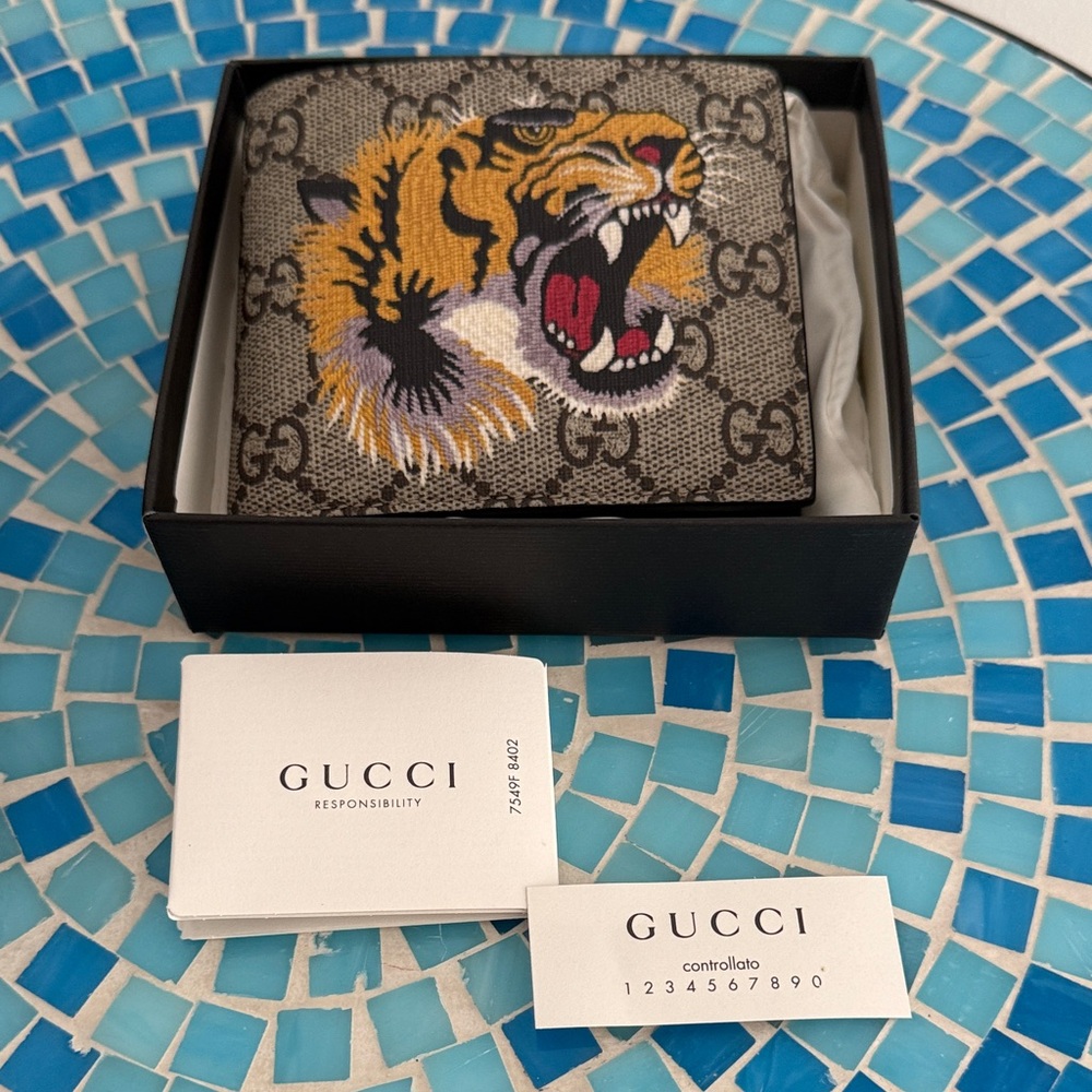 New Authentic Gucci GG Supreme Tiger Bi-fold Wallet, Leather and Canvas - Picture 6 of 7